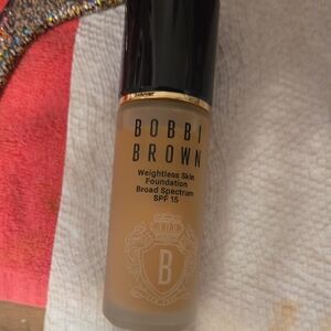Bobbi Brown Weightless Skin Foundation - Tan